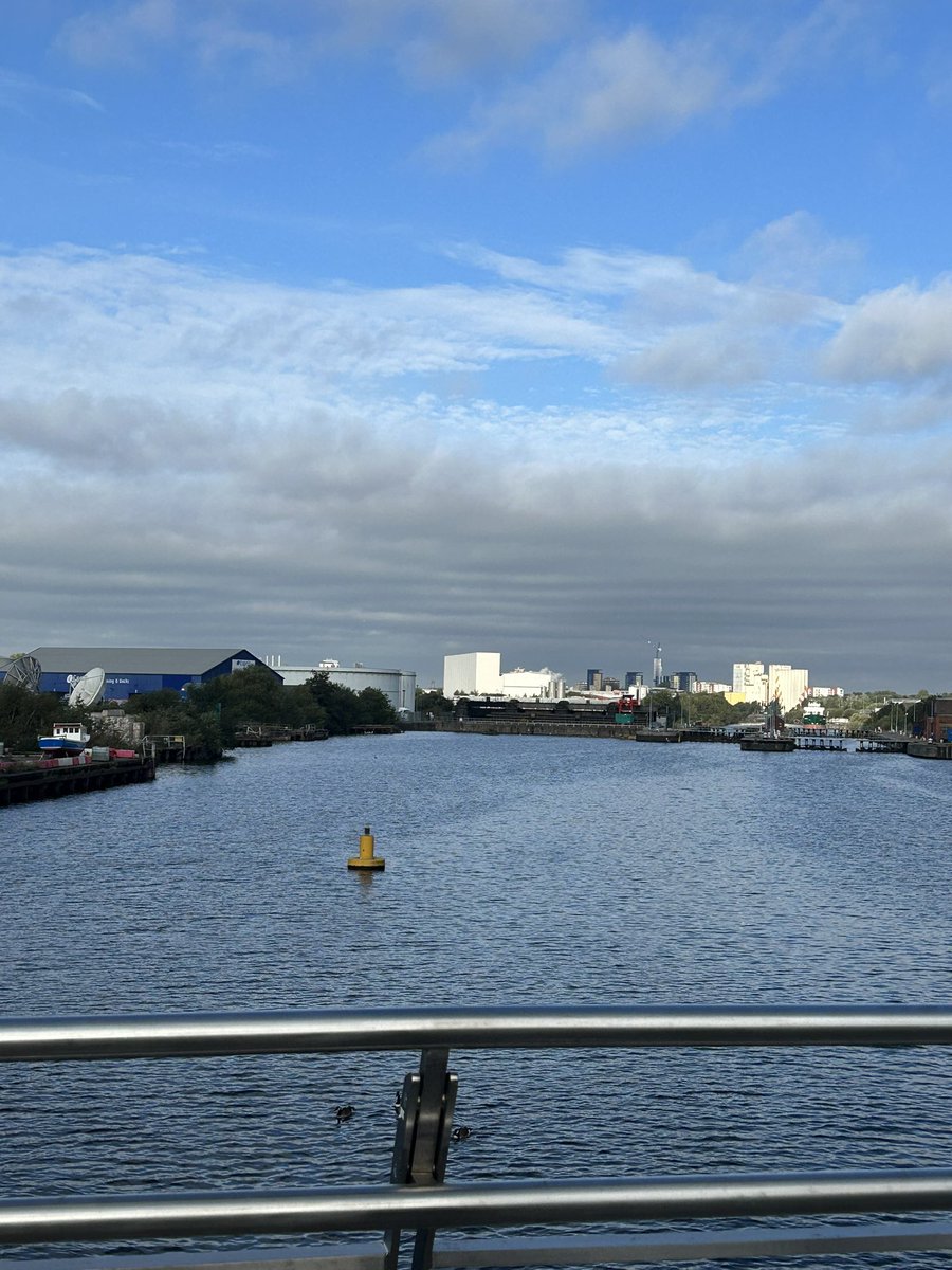 BchsgeogR's tweet photo. Investigating how the regeneration of Salford Quays has created social and economic opportunities with our @BCHS_uk Year 11 Geographers. #salfordquays #IWMN #mediacity https://t.co/WPZdGmTGJe
