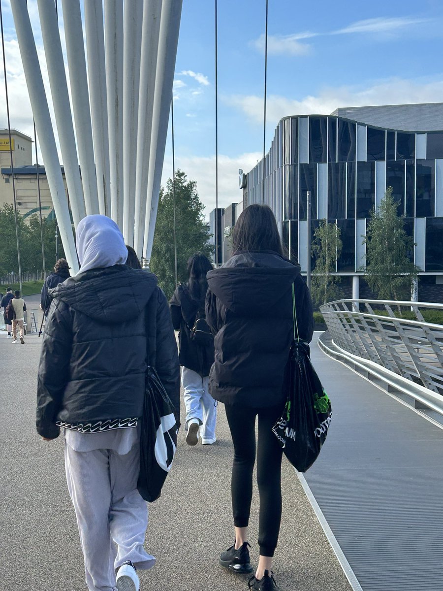 BchsgeogR's tweet photo. Investigating how the regeneration of Salford Quays has created social and economic opportunities with our @BCHS_uk Year 11 Geographers. #salfordquays #IWMN #mediacity https://t.co/WPZdGmTGJe