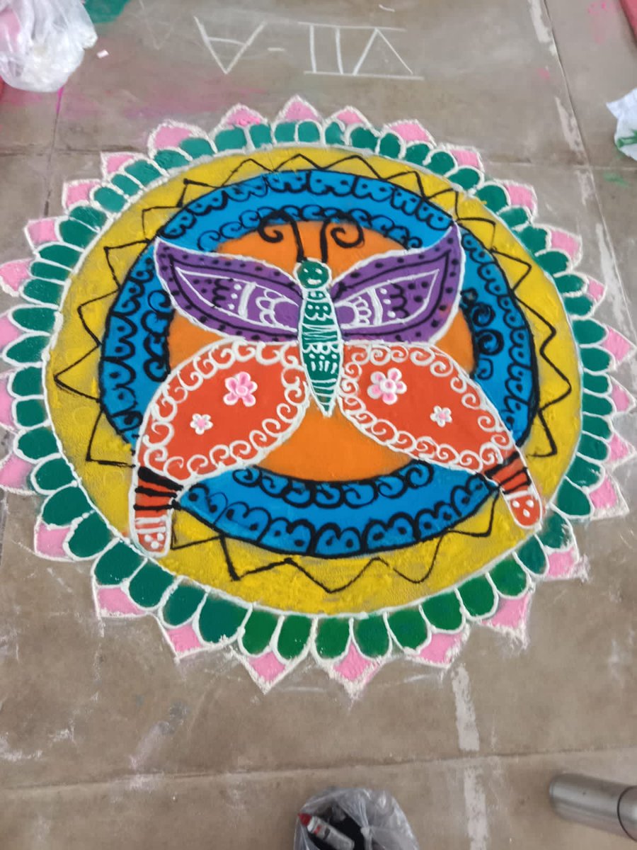 janam_09's tweet photo. Rangoli Competition for Classes 6 to 8 held in our school @KVDuliajan. 12 sections participated in the Competition. 
#creativity 
#Passion 
#LoveForRangoli
@SadraniManoj 
@KVSRO_TINSUKIA 
@KVS_HQ https://t.co/BvkwtmN0b4