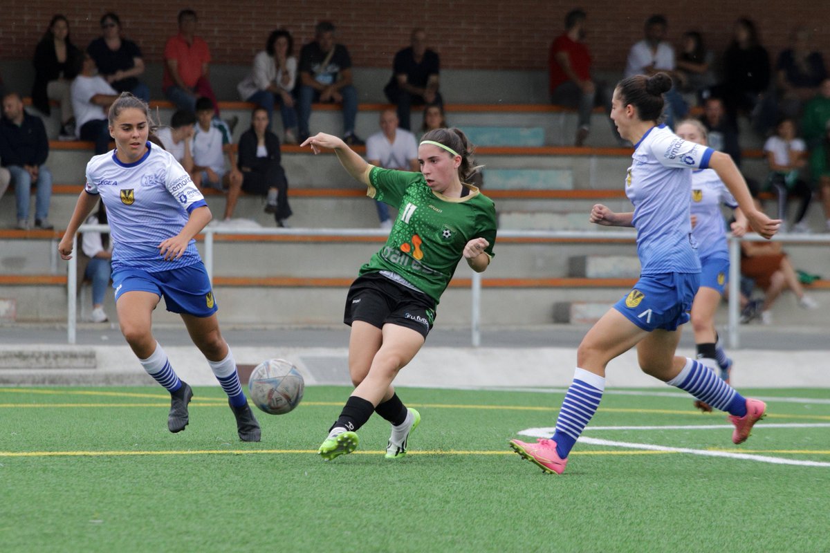 Bisbarraenxogo's tweet photo. O @amistademeiras non logrou sumar puntos tras perder en Mourente pola mínima, 0-1, co @OrzanSD na segunda xornada da Primeira División Galega Feminina Arzúa - Ulloa DOP.
⚽️ 0-1 Noe Gómez (9').
#amistade #orzan #valdoviño #ferrolterra #mourente #futbolfeminino #primeiragalega https://t.co/8LniJRmBVc