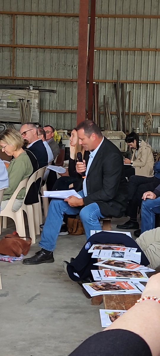 FNSEA_Nlle_Aqui's tweet photo. Daniel Couderc Président de la @FdseaCorreze et au Bureau @FNSEA_Nlle_Aqui interpelle @al_rousset sur la feuille de route #NeoTerra : nous sommes pour évoluer, mais attention à la communication vers le grand public et #PasDInterdictionSansSolution #ContratSolutions https://t.co/Yw0MHROHsb
