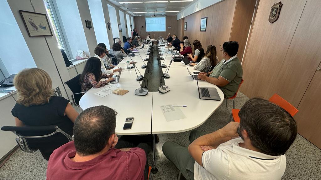 📍¡Hoy estamos en #Madrid! <a href="/pabloboumira/">Pablo Bou</a> y <a href="/f_pititto/">Francesco Pititto</a> de #BlueNetCat están en la jornada final de #EspaciosdeConocimiento, organizado por el @mapagob , donde se presentan los 5 proyectos de crecimiento azul 💧 que se financiaron en el marco del Programa de Recuperación (PRTR) 🌊