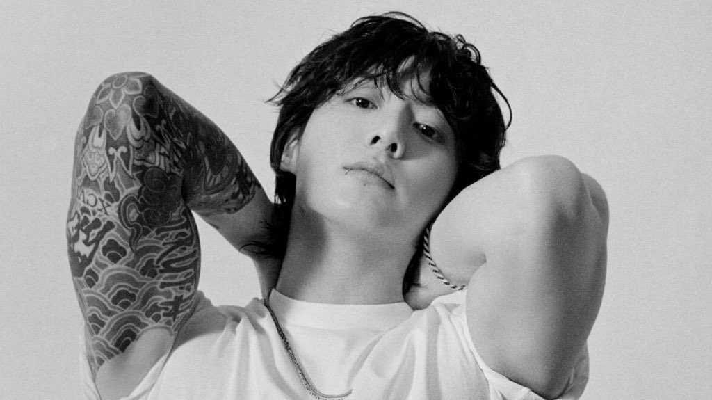 kookvtwins's tweet photo. jungkook with this pose.. 😵‍💫 https://t.co/GSouJecEeX