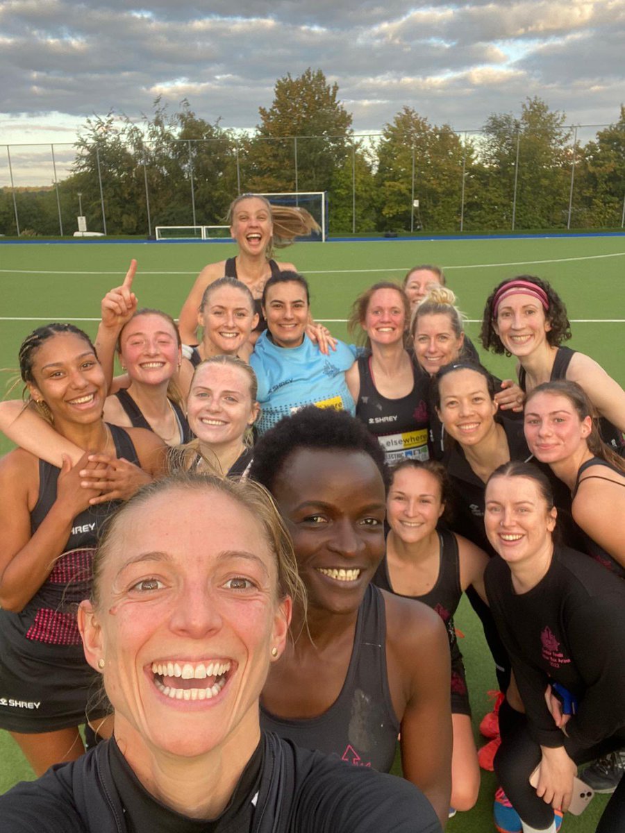 And we’re off! 💥
First game finishing with a Desmond 2-2 vs <a href="/7Oaks_L1s/">Sevenoaks HC Ls 1s</a> 

Goals: Sophy &amp; Mel (&amp; Nat 👀)
MOM: Tabby
DOD: Tabby

#Tabbygotcatty #Melsgotfeetforhands #NatStickBlockTelfer #Spotthenewbies
#Goodlighting

<a href="/SloughHC/">Slough Hockey Club</a> 🩷🖤