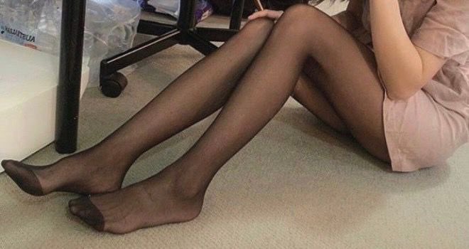 VitoAly5's tweet photo. 男生都喜欢丝袜吗，点赞证明 #女s #女王 #原味 #丝袜 #黑丝 #恋足 #谢精 https://t.co/2rQEOS4sSO