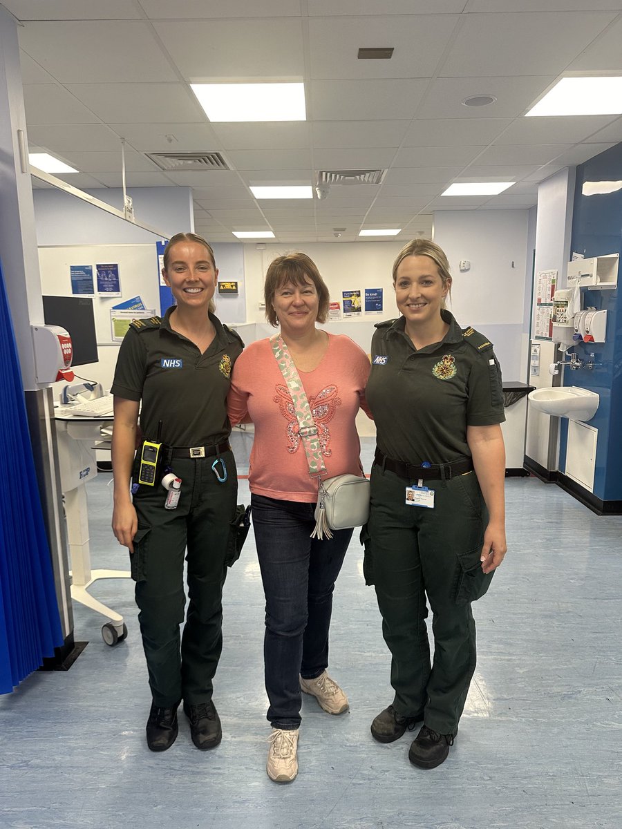 ⁦⁦<a href="/EastEnglandAmb/">EEAST Ambulance Service</a>⁩ - spent the morning with 2 of the loveliest paramedics! Such fantastic care given for my mum. #Hereforyou supporting our wonderful staff and talking all things menopause ⁦<a href="/T4W_Henpicked/">Menopause in the Workplace</a>⁩