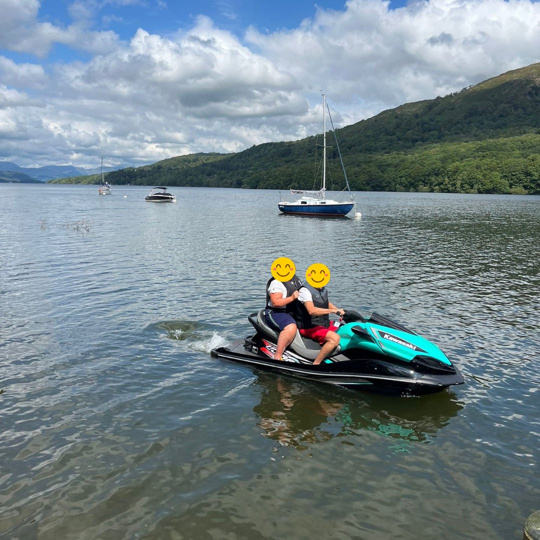 Happy ski day! Fantastic Kawasaki Ultra on the water with her new owners enjoying blue skies, turquoise water and a turquoise ski.
Get yours today: bateswharf.co.uk/kawasaki-boats…
#kawasaki #pwc #jetski #boat #SIBS23 #boating #boat #sold #bateswharf