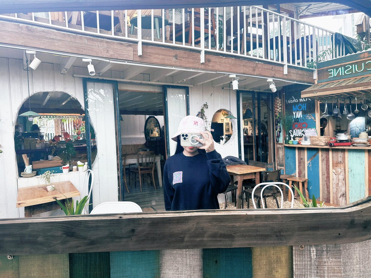 Cuộc đời không có đúng sai …
Chỉ có sự kiên trì sau những lựa chọn 🙂