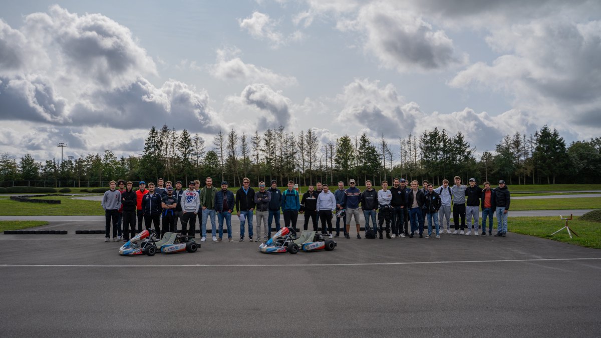 L’ACL Karting a accueilli le weekend dernier l’Oldtimermaart et le 1er Karting Challenge Day. Plus de 500 passionnés ont admiré des véhicules vintage tout en vivant une course d'endurance intense. À bientôt en 2024! 🚗💨🏆 #MondercangeKarting #PassionMécanique