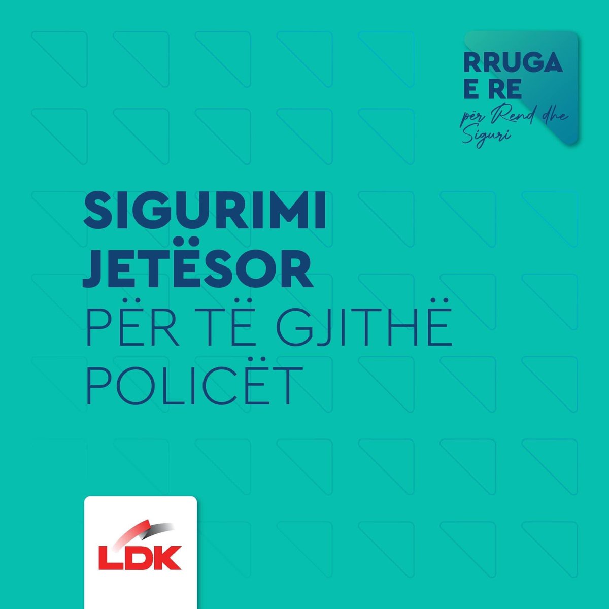 Rruga e re, ku polici trajtohet denjësisht 🇽🇰
Dje, sot e nesër, gjithmonë me policinë tonë ❤️