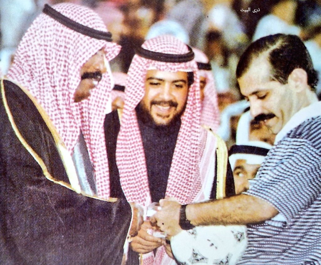 الامير الراحل الشيخ سعد العبدالله السالم الصباح ونائب رئيس مجلس الوزراء ووزير الدفاع الشيخ احمد الفهد والحكم الراحل عباس دشتي