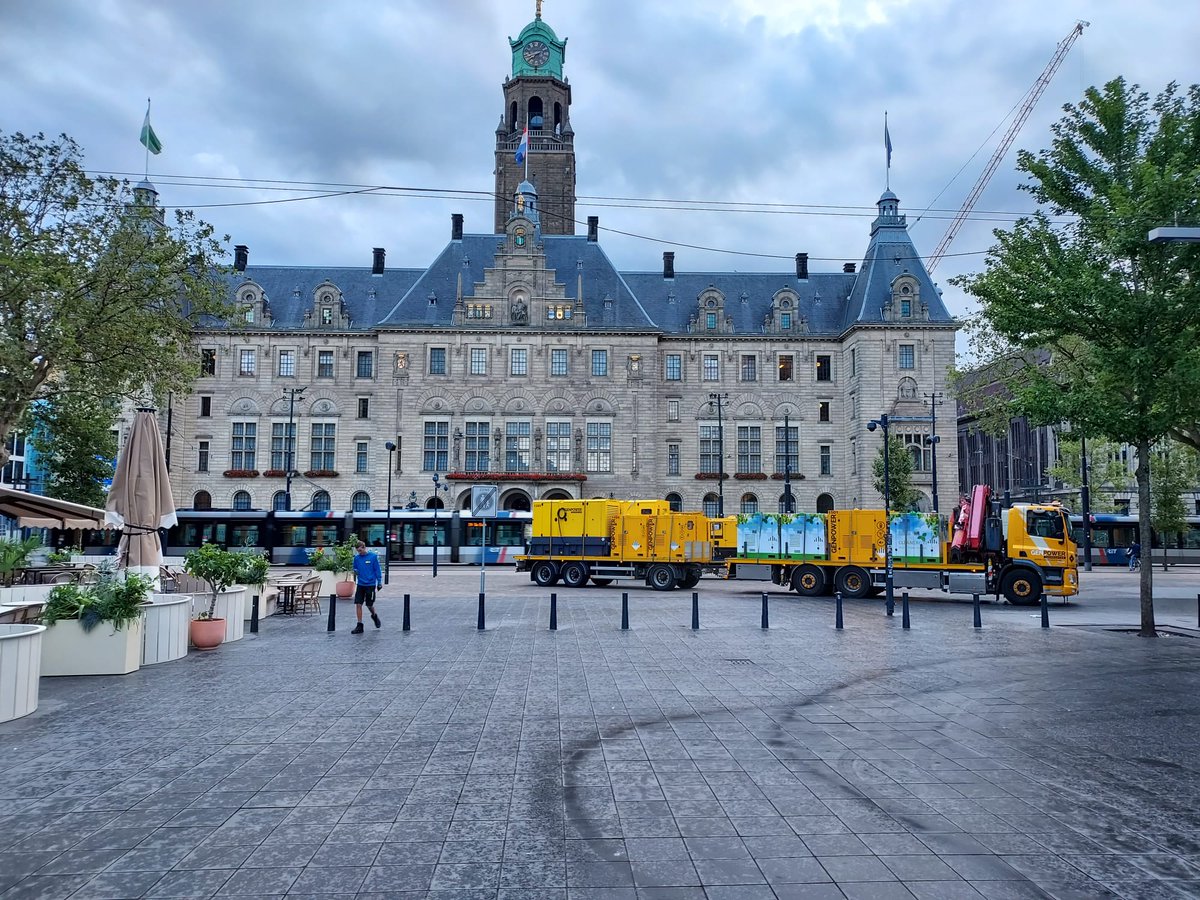 GenpowerBV's tweet photo. Bij ons draait alles om het leveren van energie. Of je nu op zoek bent naar een traditioneel aggregaat, een waterstof aangedreven aggregaat of een batterijpack, wij zorgen ervoor dat je nooit zonder stroom komt te zitten. #daarkrijgjeenergievan #aggregaat #waterstof #batterijpack https://t.co/E9lH9OpR3R