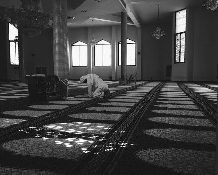 "وَاسْجُدْ عَلَى الْأَبْوَابِ سَجْدَةَ خَاشِعِ
 وَارْقُبْ جَـوَابَ اللهِ لَا مُسْتَعْـجِلَاً"❤️