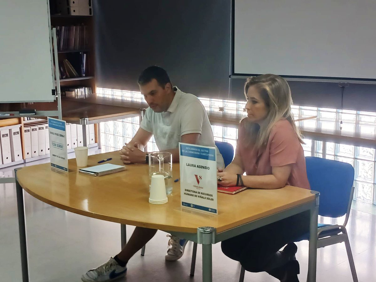 SOM_ocupacio's tweet photo. El @Gremicarn ens ha explicat que els costa trobar professionals en el seu sector.
#Empreses com carnisseria Can Serrat o Viñals Soler valoren les habilitats tècniques i sobretot la #proactivitat i l’orientació al #client
Forma't, desenvolupa les teves habilitats i troba feina! https://t.co/VuVvHhe7nq