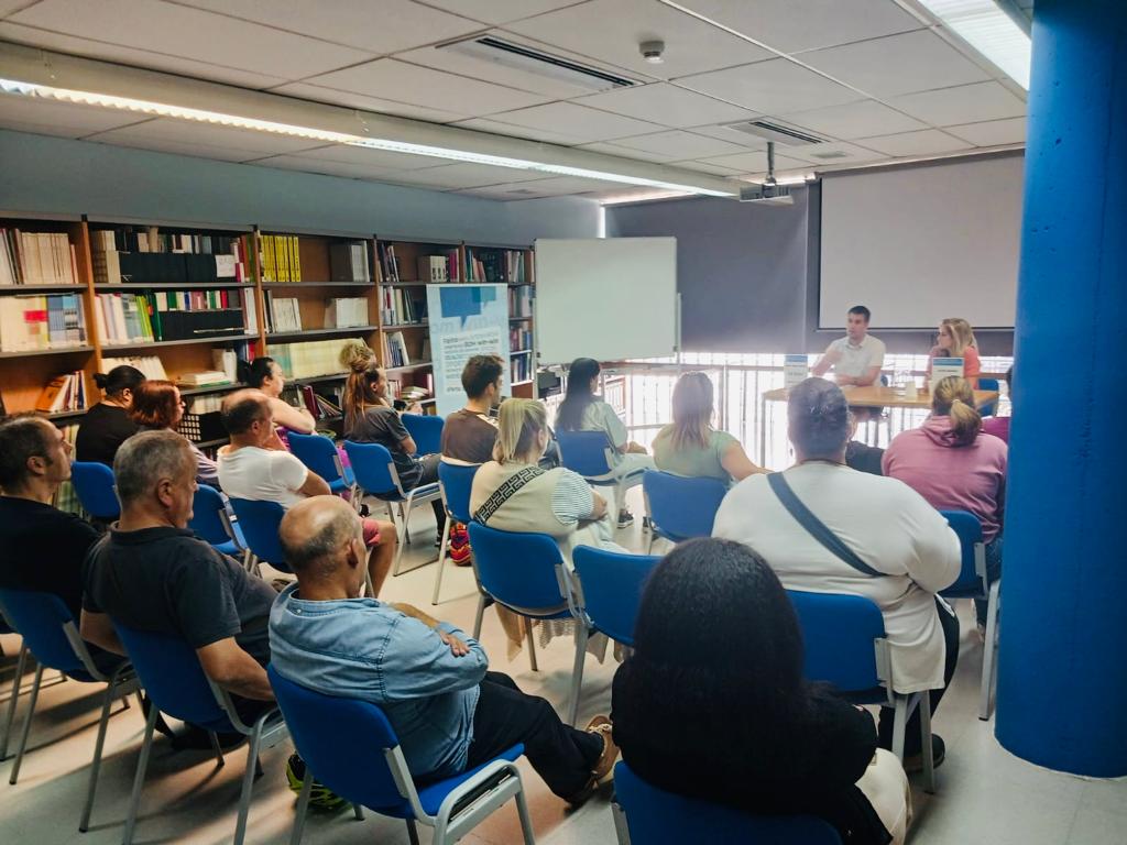 SOM_ocupacio's tweet photo. El @Gremicarn ens ha explicat que els costa trobar professionals en el seu sector.
#Empreses com carnisseria Can Serrat o Viñals Soler valoren les habilitats tècniques i sobretot la #proactivitat i l’orientació al #client
Forma't, desenvolupa les teves habilitats i troba feina! https://t.co/VuVvHhe7nq