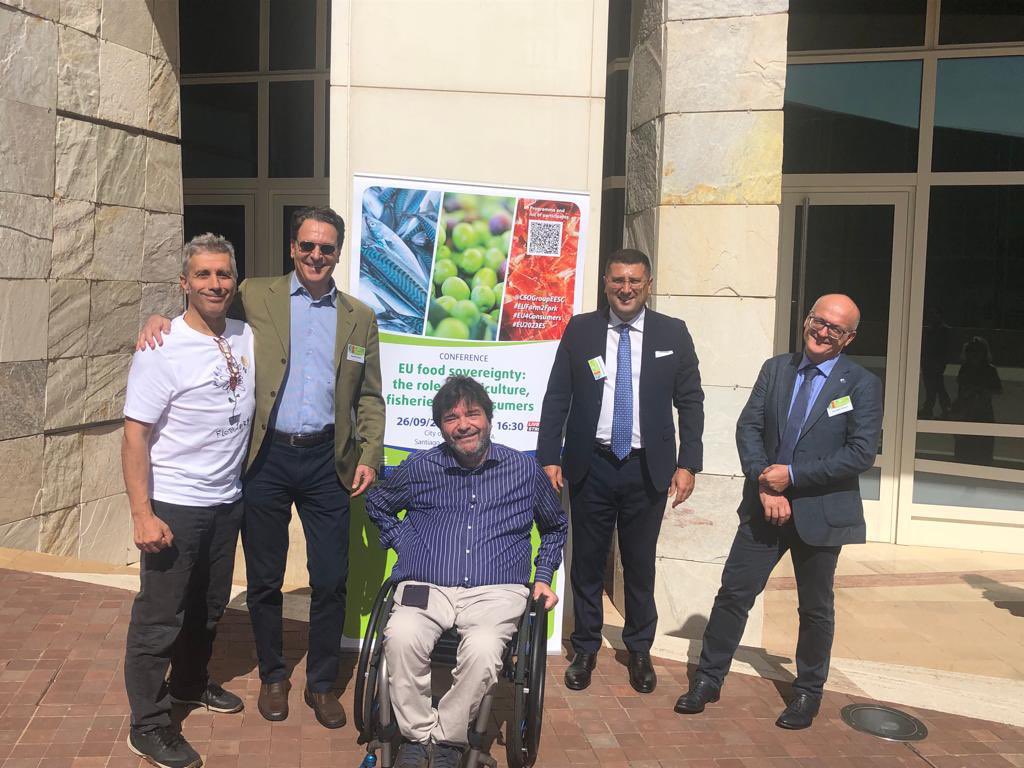GiuseppeGuerin1's tweet photo. La delegazione italiana del Gruppo Tre del CESE a alla conferenza sulla sovranità alimentare a Santiago de Compostela . https://t.co/2JKNyb663T