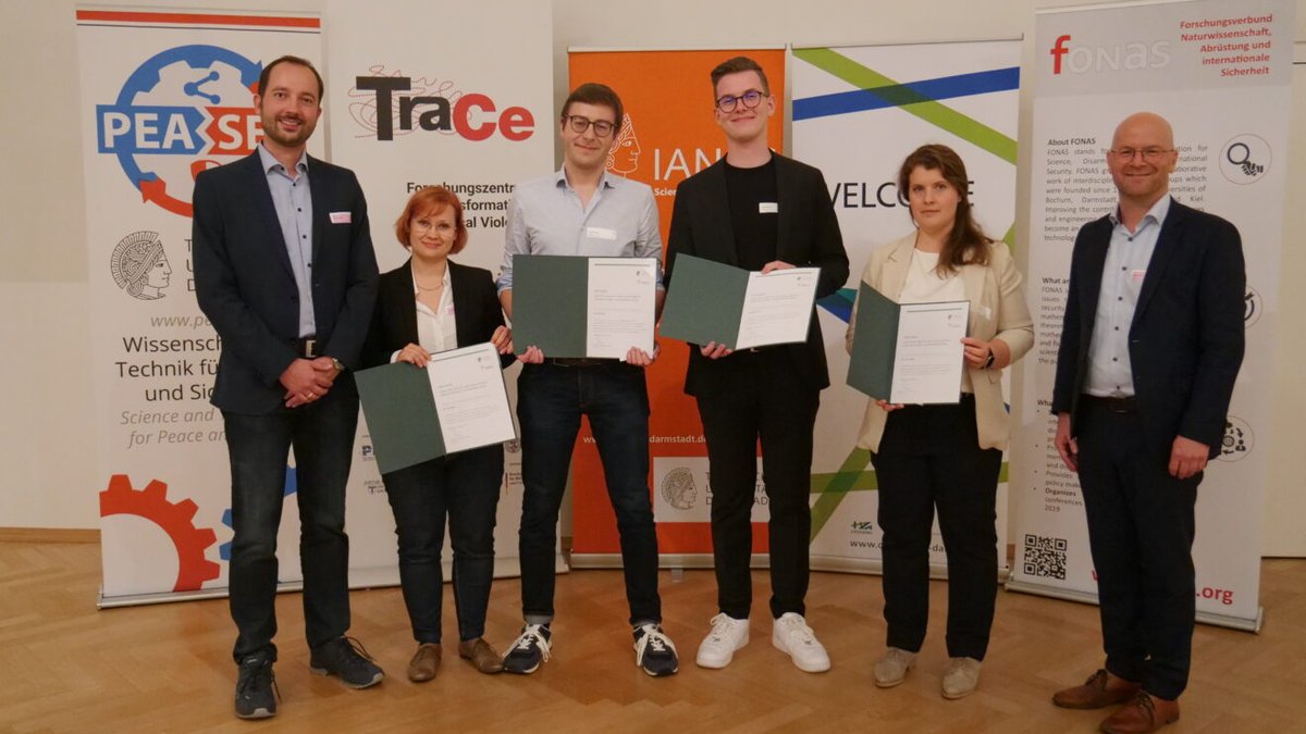 Vergabe der IANUS-Preise 2023: vier  Arbeiten wurden zu Dual-Use in der Informatik, Hate Speech, Gender Bias  in der Gesichtserkennung sowie Privatsphärerisiken ausgezeichnet peasec.de/2023/ianus-pre… <a href="/TUDarmstadt/">TU Darmstadt</a>
