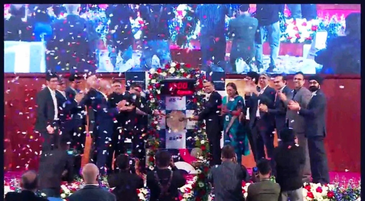 Omiayu's tweet photo. Golden Moment. #Nuvama is now listed. Proud and Happy to get to ring the Opening Bell 🔔 at #BSE 🎉🎊👏👏

#Listing #OpeningBell #NSE #BSE https://t.co/pyiKLHGCW1