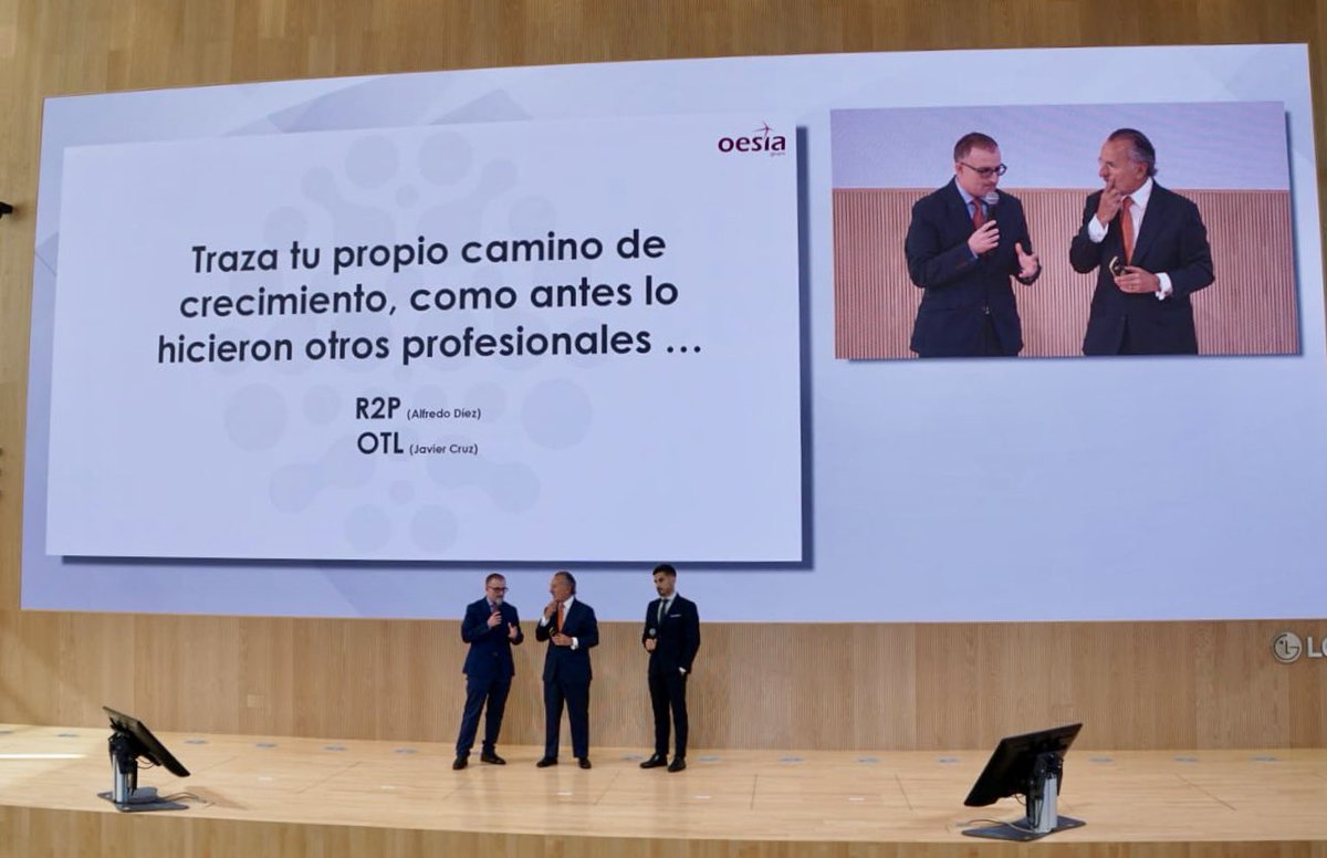 grupo_oesia's tweet photo. 👉🏻Hoy estamos en @iesebschool celebrando nuestro #ExecutiveDay2023

👏🏻Felices de celebrar el nombramiento de los nuevos Executives de nuestra compañía 👉🏻 Es un día especial✨ en el que reconocemos su labor, #talento y compromiso con #GrupoOesía https://t.co/EGQuq0whm3