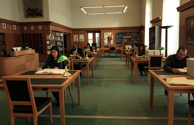 UNGeneva's tweet photo. In UN Geneva Library &amp; Archives reading rooms, visitors can sift through rich historical texts, articles, archives and UN resources online &amp; offline, participate in engaging dialogues or storytelling sessions. 
https://t.co/i7mvBoyi7S 📚📑
#TourTuesday https://t.co/gwTgfwx9Xc