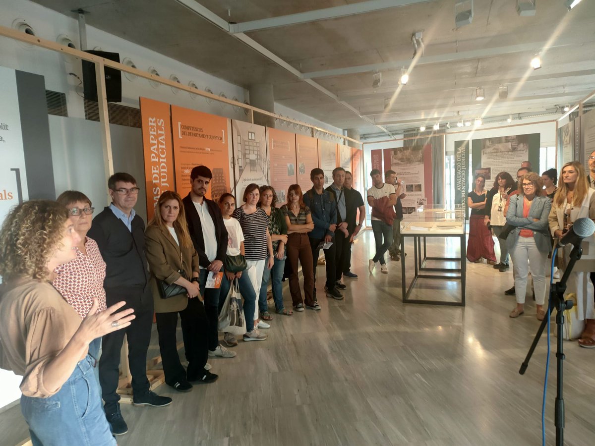 ❔Sabies que els Arxius judicials de Catalunya gestionen 308 km de documentació?

📁 Girona acull durant un mes la mostra itinerant “Justícia i Arxius” a l’Espai Expositiu Santa Caterina. Podràs conèixer curiositats i detalls dels arxius custodiats pel Departament des de 1991.