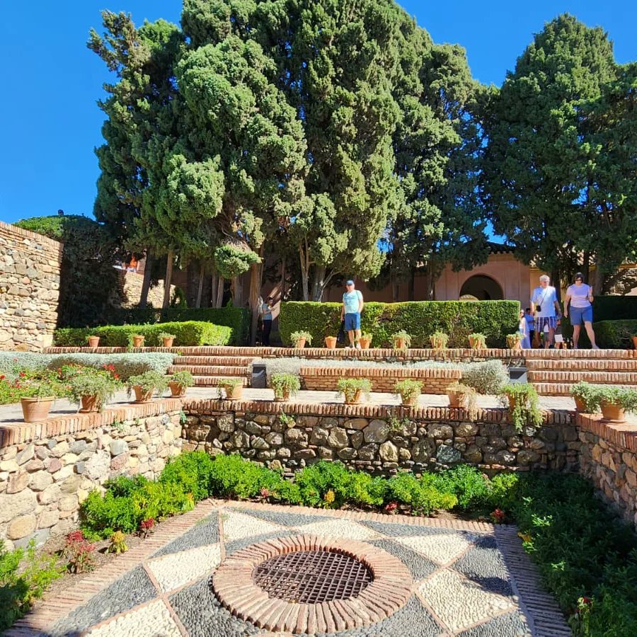 BilalIsmailZA's tweet image. ✈️🇪🇸 Alhamdulillah! A beautiful trip to Spain where many are experiencing a Guided History Tour by myself and will be exploring the rich treasures of Islamic Spain, a civilization that changed the course of human history, Subhanallah ✨ 
#spain #alkautharinstitute #knowledgehive