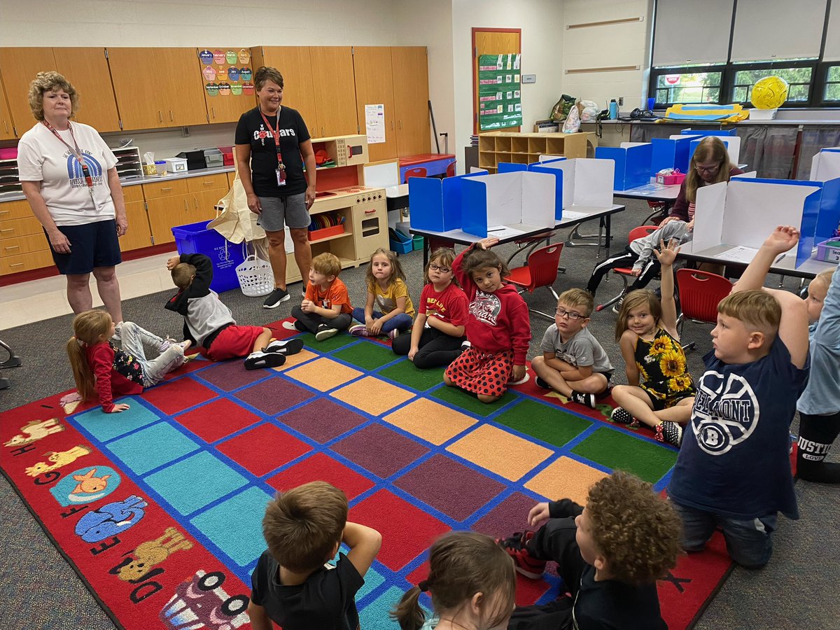 vwecc's tweet photo. Mrs. Wynk’s class had some special guest visitors during their read aloud time!! 
Thank you to the staff and administration that took time out of their day to share this special moment with the students!❤️🐾
#vwecc #cougarpride https://t.co/zqySPLsqa4