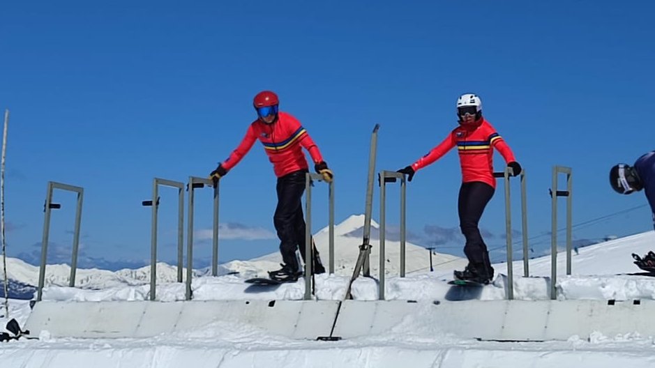 FAEAndorra's tweet photo. SBX | PRETEMPORADA · 🏂 El 30 de setembre i l'1 d'octubre, curses SAC #SBX per a @MaevaBaux
i #MariodaCruz a #Corralco 🇨🇱 

+ INFO ✅ https://t.co/bya4tNXE9c

@CreandSupport
@AndorraTelecom
@Financera
@Caldea
@360extrem
#altavista #ABC #SBX #boardercross
#Chile #Andorra #Andorre https://t.co/mxB5KsF0NV