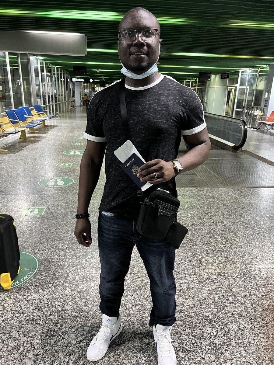 garuba_king's tweet photo. Hate is a disease 😷. This hater said the experience have prompted me to start applying for my US citizenship, I laughed. I carried both passport Nigeria and USA, the last time I was returning to the USA with my American passport from Nigeria on May 1st 2022. I was stopped, taken to a room and searched with my hand luggage. Asiwaju was not the president then. This was not my first time traveling through Germany. You are a big f00l, hater and a liar.