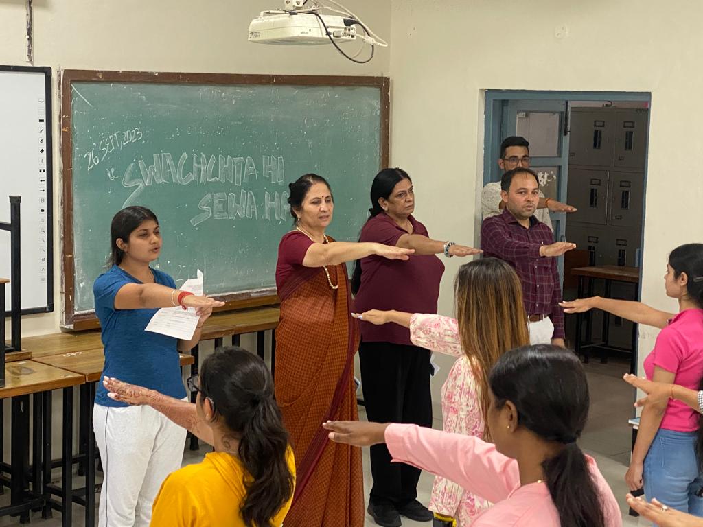 nssgce20chd's tweet photo. Swachhta Pakhwada

Pledge taking  on the theme of " Swachhta Hi Seva Hai"
in GCE 20-D, Chandigarh on

26 September, 2023

@ncteDelhi @EduMinOfIndia @NssChandigarh https://t.co/wTkeN4zt54