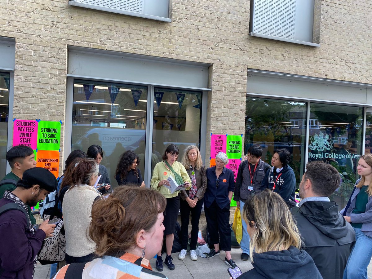 We’re on strike!! at White City campus today reading about mapping land and power, from Diagrams of Power #UCURising <a href="/ucu/">UCU</a> <a href="/LondonUCU/">UCU London Region</a> <a href="/LondonUCU/">UCU London Region</a> <a href="/ucu_solidarity/">UCU Solidarity Movement</a> <a href="/defendthearts/">Defend the Arts & Hums</a> ✊🔥💕