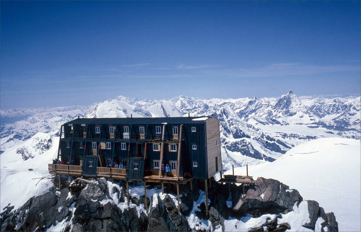 Sensori a Capanna Margherita, quota 4.554, per studiare gli effetti del caldo sul permafrost delle montagne. Arrivati i nuovi vaccini anti Covid, proteggono dalle ultime varianti sulle forme di malattia grave. Piante aliene, tantissime in Italia. Tgr Leonardo, oggi 14.50 RAITRE