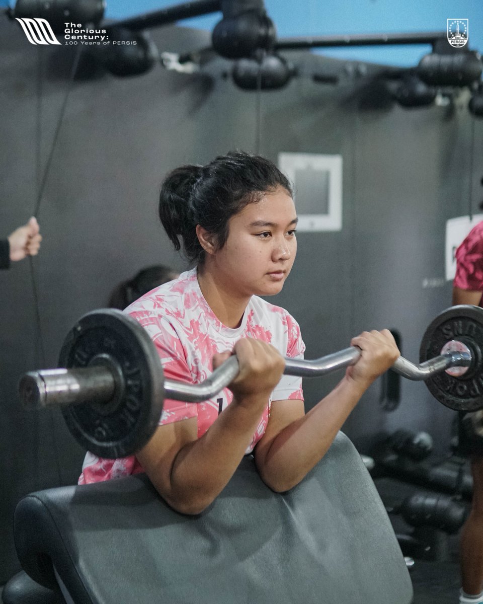 Semangat di gym untuk menjadi lebih baik di lapangan! 💪🔴 #LaskarSambernyawa #PERSISWomen