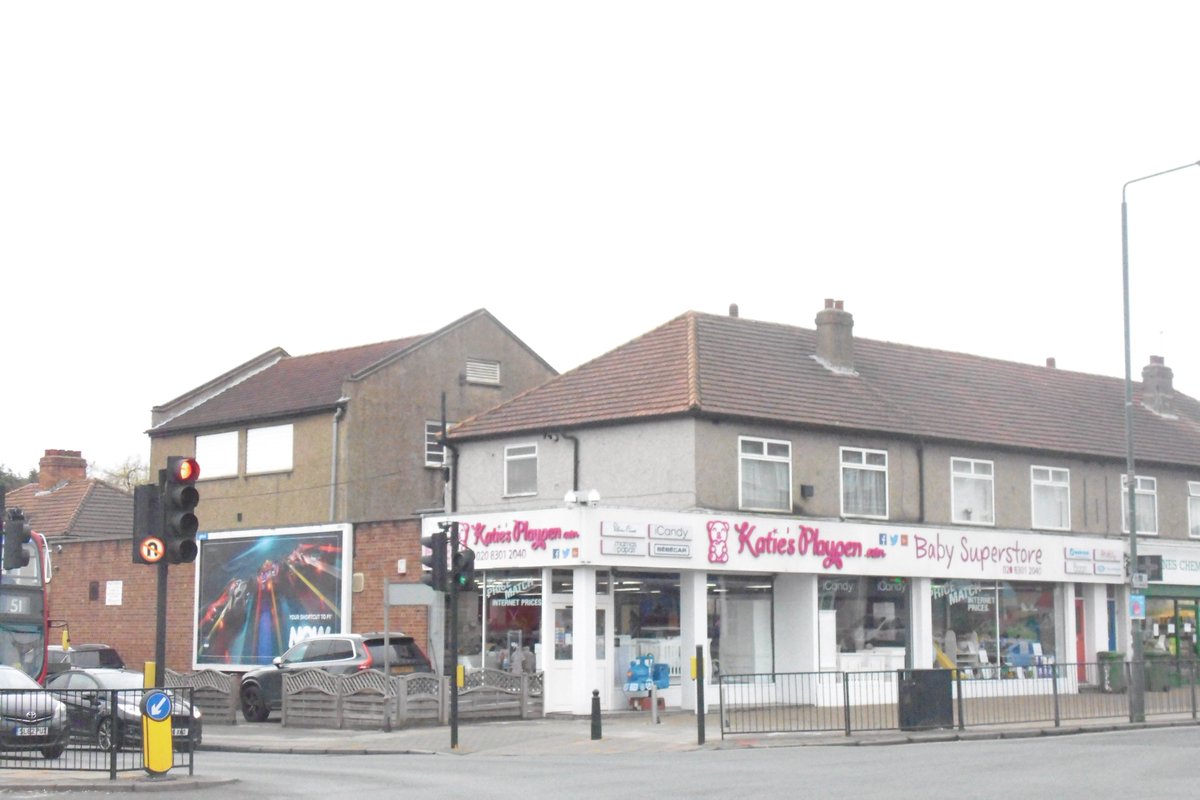 **FREEHOLD SOLD OFF ASKING PRICE £865,000**
⭐️254 Blackfen Road, #sidcup DA15
🔹3,400sq ft shop + workshop + parking
🔹Scope for development (stpp)
🔹Sold to cash buyers
🔹Similar properties required
#freehold #welling #commercial #development #investment