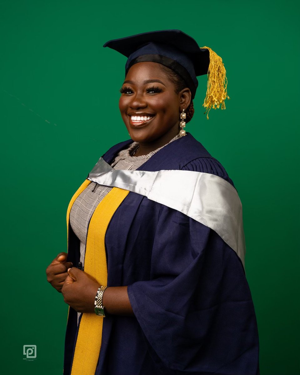 Bankydee3's tweet photo. Bankole Deborah Modupeoluwa LL.B Hons.🎊❤️
God Did!!!❤️
 A degree hotter.👩‍🎓
LLB bagged.🤭❤️ https://t.co/W6VE5iFuZv
