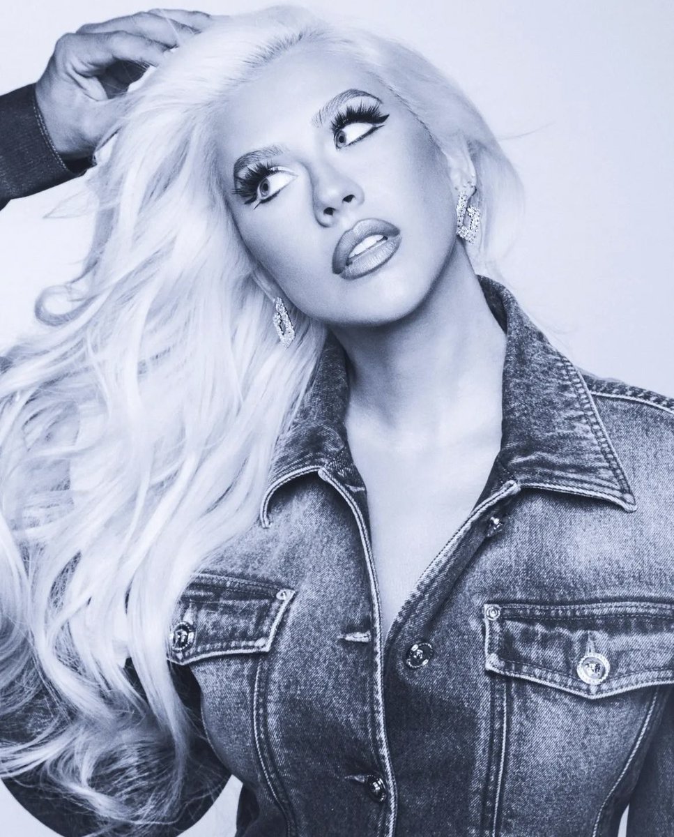 LudovicAlves5's tweet photo. Cette femme est une pure MERVEILLE #ChristinaAguilera #Iconique #LookGlam #Légende #Thevoice #Xtina https://t.co/JLJsHxYVV5
