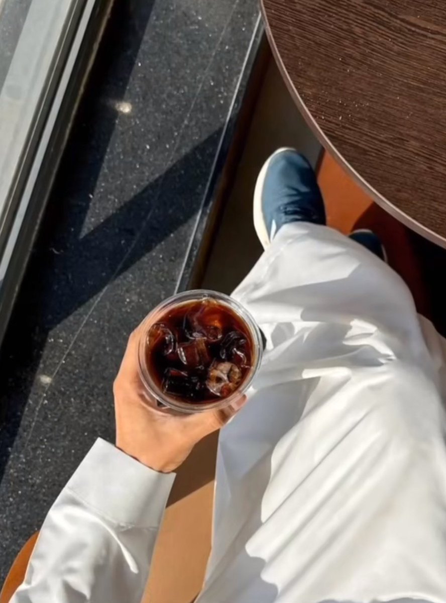 مسيتوا بالخير وعقبه 
مع ذا الحر ما عندي طاقه اتمسك بأحد الرايح الله معاه والجالس ينتبه لتصرفاته