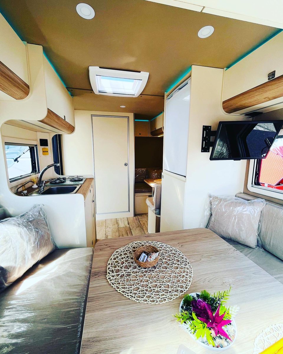 escapekaravan's tweet photo. ESCAPE KARAVAN
▫️İletişim 0532 290 61 96
▫️Büyükkılıçlı mah. Laiklik cad. no 34/2 Silivri İSTANBUL

#çekmekarava #karavan #satılıkkaravan #karavanimalatı #karavanlageziyorum #camp #kamp #karavankampı #camping #monoblokkaravan #mover #moover #berhimi https://t.co/83YgQ1ntfO