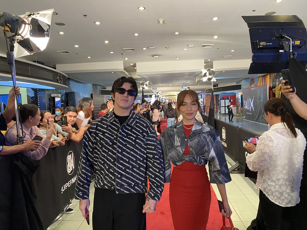 StarCinema's tweet photo. Kapuso stars Mavi Legaspi and Kyline Alcantara is here to support! ❤️

#AVeryGoodPremiereNight
#AVGGPremiereNight
#AVeryGoodGirlPHPremiere https://t.co/FPuW0saXoJ