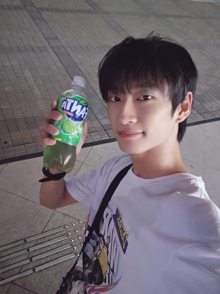 OmegaX_members's tweet photo. [#OX]

맛있다!!💚💜

#OMEGA_X #오메가엑스
#태동 #TAEDONG https://t.co/9cDHJHembf