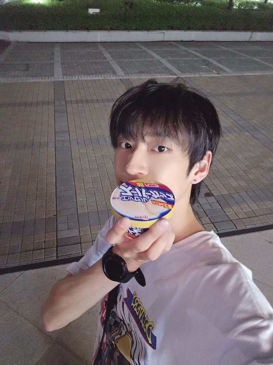 OmegaX_members's tweet photo. [#OX]

맛있다!!💚💜

#OMEGA_X #오메가엑스
#태동 #TAEDONG https://t.co/9cDHJHembf
