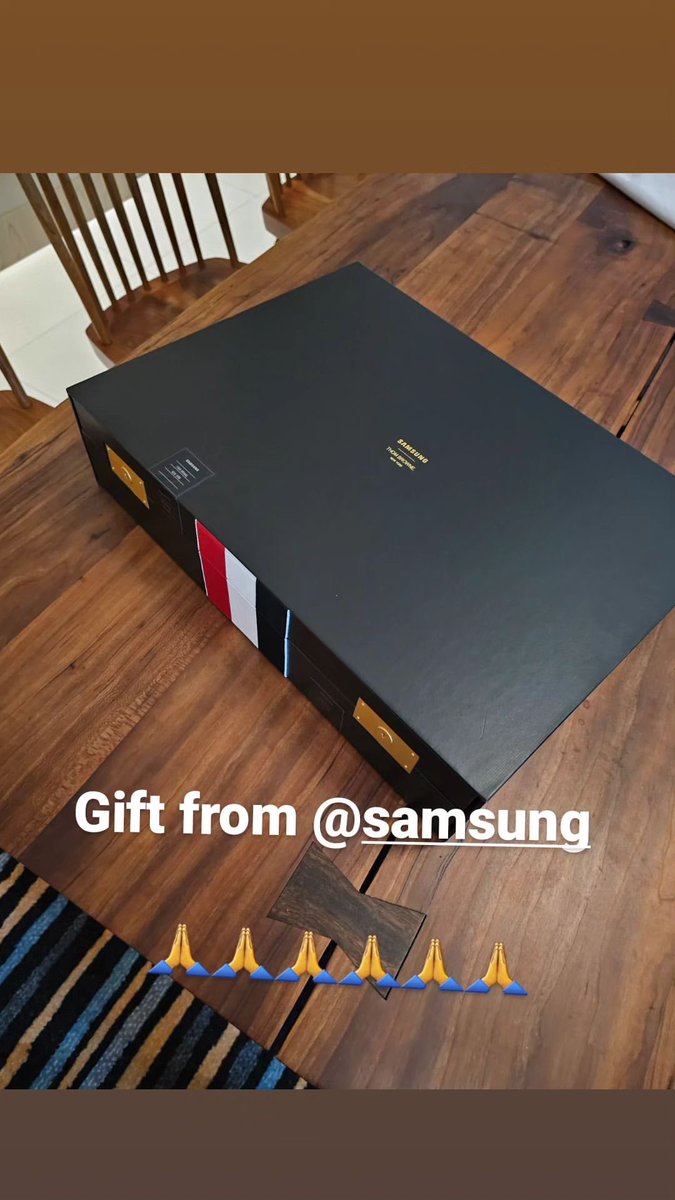 230926 우지호의 흔적
삼성으로부터 전세계 5000대 한정인 톰브라운 에디션 갤럭시 폴드와 갤럭시 워치 선물받은 우지호
#우지호스토리