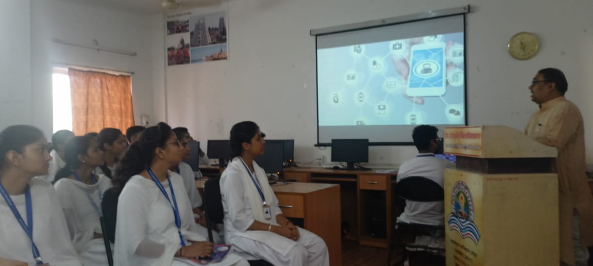 aruneshparashar's tweet photo. #Department_of_Tourism_management 
#dev_sanskriti_university 
#haridwar 
#World_Tourism_Day
#lecture_series
#Prof_Abhay_Saxena 
#Digitalisation_in_modern_tourism&amp;hospitality_industry
#innovation
#trend
#learning https://t.co/m6HMriNTqc