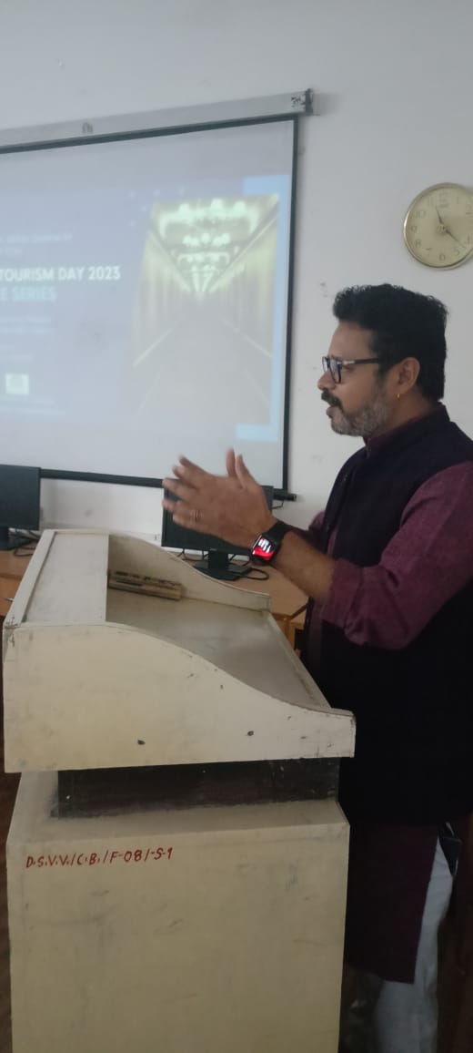 aruneshparashar's tweet photo. #Department_of_Tourism_management 
#dev_sanskriti_university 
#haridwar 
#World_Tourism_Day
#lecture_series
#Prof_Abhay_Saxena 
#Digitalisation_in_modern_tourism&amp;hospitality_industry
#innovation
#trend
#learning https://t.co/m6HMriNTqc