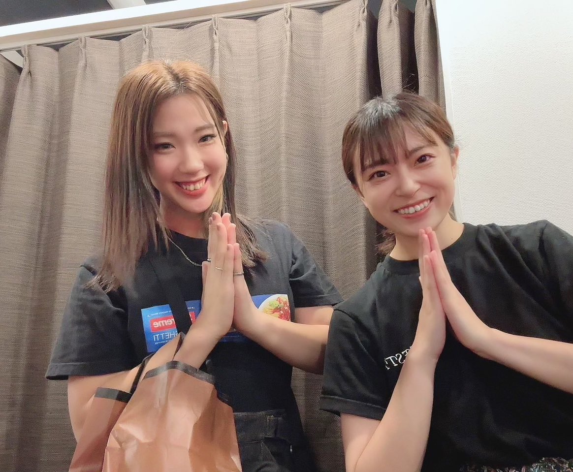 ayaka_arun's tweet photo. 今日は以前藤沢店で働いていたManaさんが、施術を受けに来てくれました💖

リラックスしてもらうつもりが…募る話もあり結局色々お話してしまったー(￣▽￣;)笑

今はアジエスタ横浜店に勤務中��ので、お近くの方は是非Manaさんに癒されてくださいね♪

#アジエスタ #タイ古式マッサージ https://t.co/jFo8HJDTMl