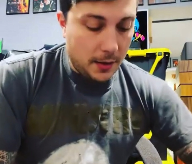 frank iero hourly tweet media