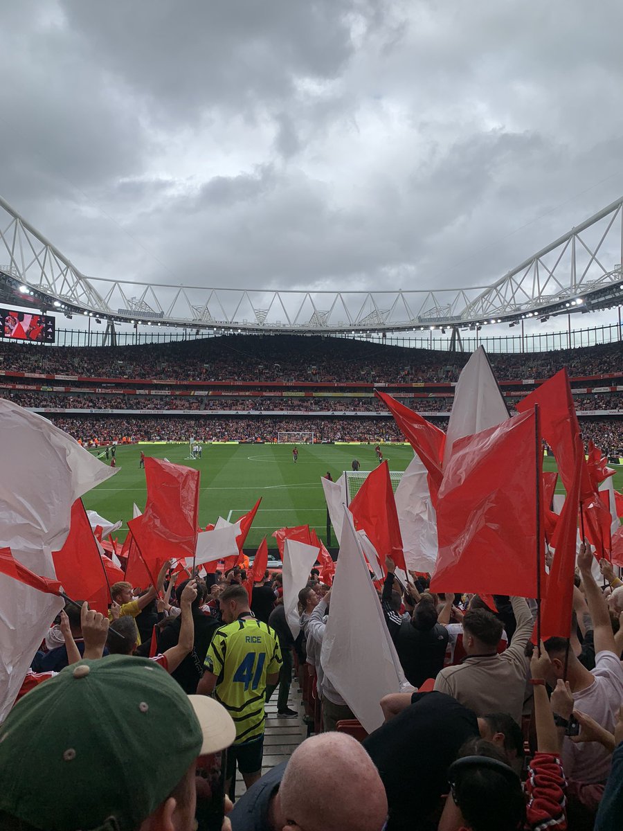 tommylowry's tweet image. Now is the time to get behind the team. Expectations are going to be higher this year but champions league midweek will take some getting used to. We go again🔴⚪️