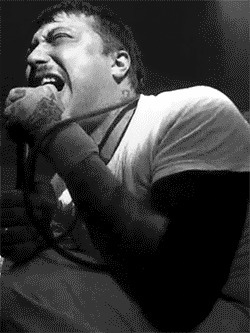 frank iero hourly tweet media