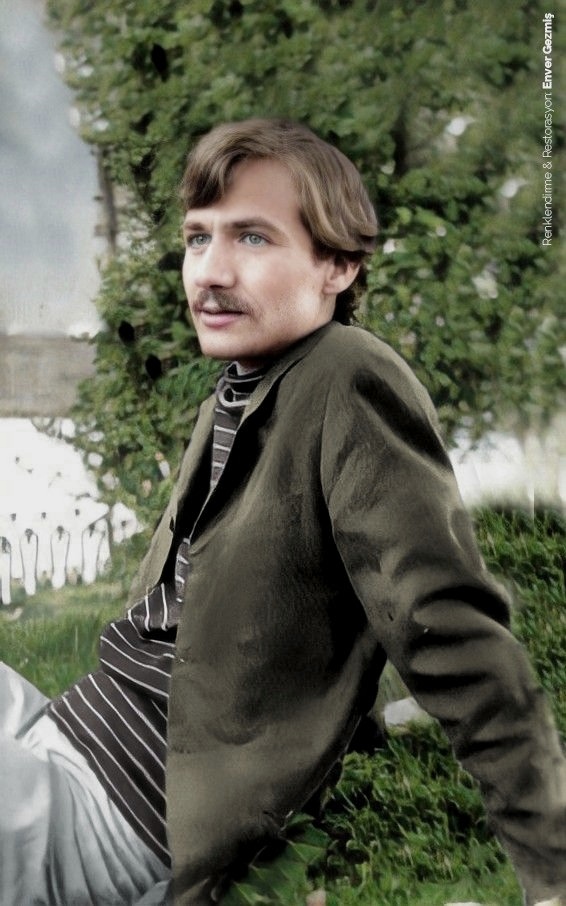 "yırtarak geçiyor kalbimizden
hayatı törpüleyen zaman"

Arkadaş Zekai Özger, Günler Perişan