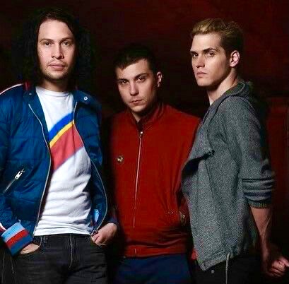 frank iero hourly tweet media